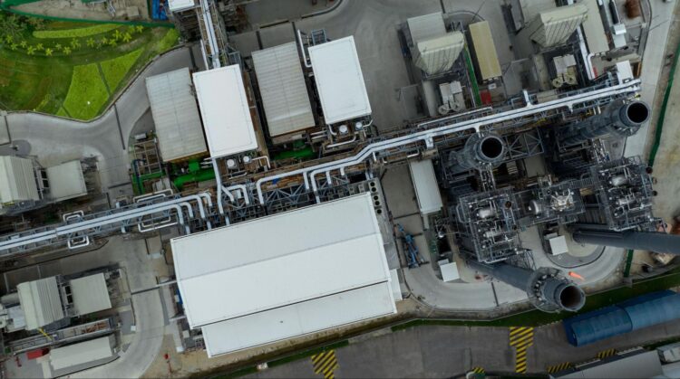 上空から見た工場の写真