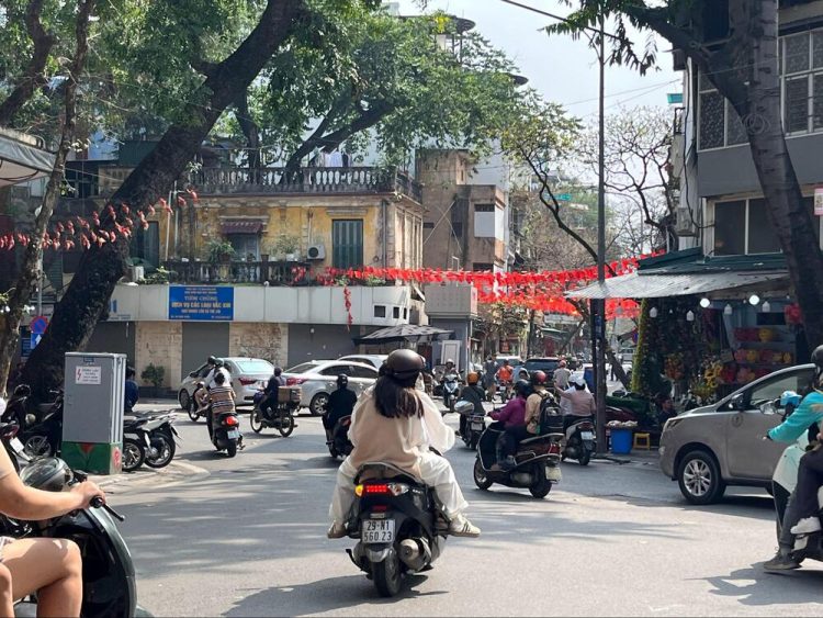 ベトナムの道路の渡り方｜バイクが多い理由と安全に渡るポイント