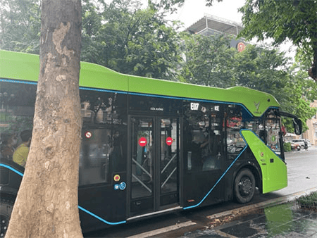 ベトナムのバスVinbus