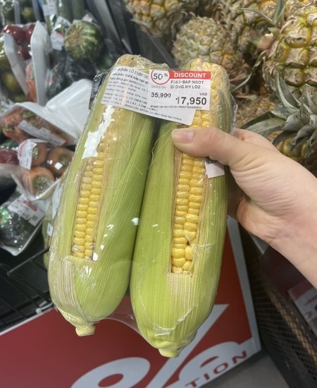 ベトナムのスーパーで売られているとうもろこし