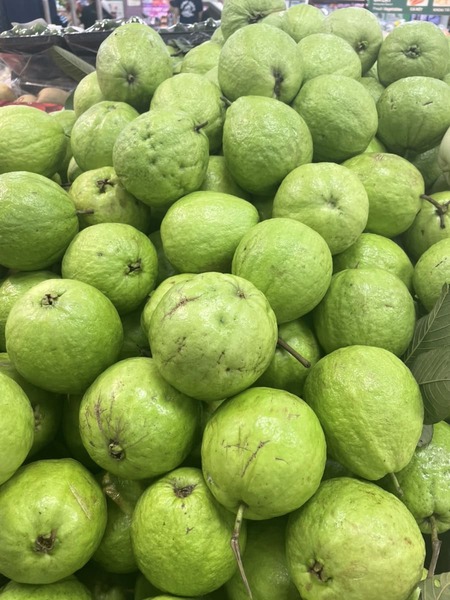 ベトナムのスーパーで売られているグアバ
