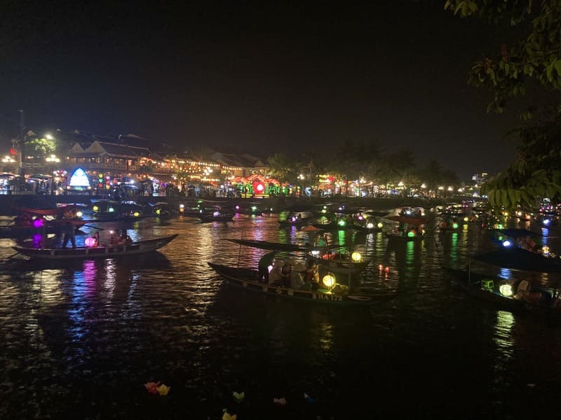 夜のホイアンの様子